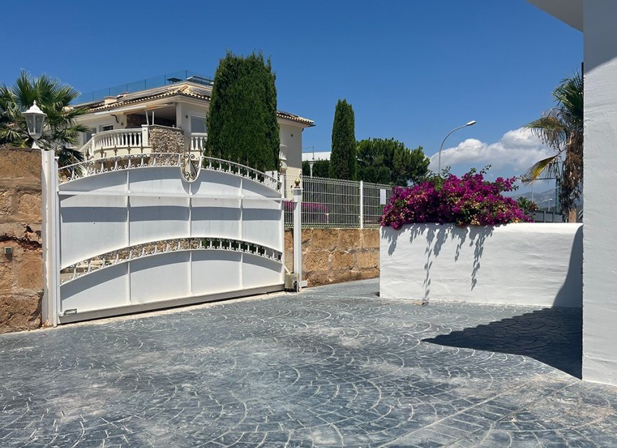 Resale - Villa - Santa Ponsa
