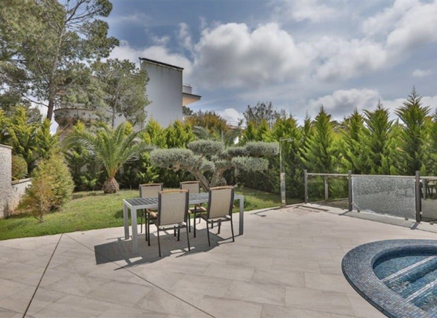 Resale - Villa - Santa Ponsa