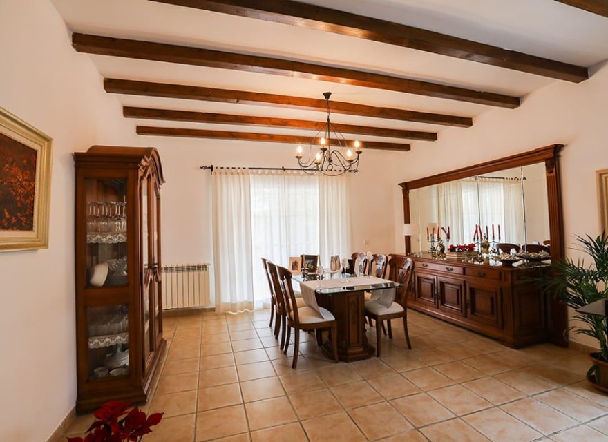 Resale - Villa - Santa Ponsa