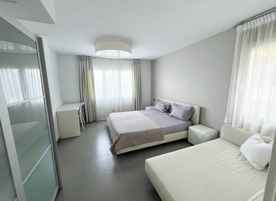 Resale - Villa - Santa Ponsa