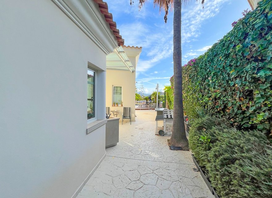 Resale - Villa - Santa Ponsa