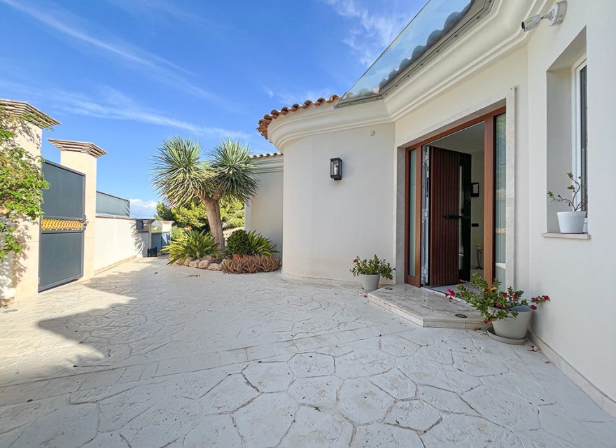 Resale - Villa - Santa Ponsa