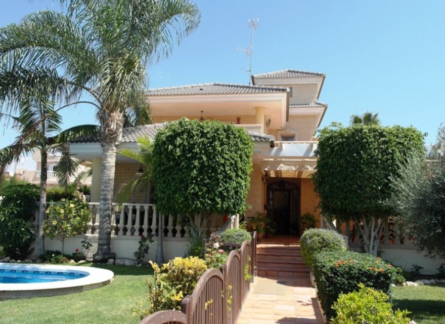 Resale - Villa - Torrevieja - Aguas Nuevas