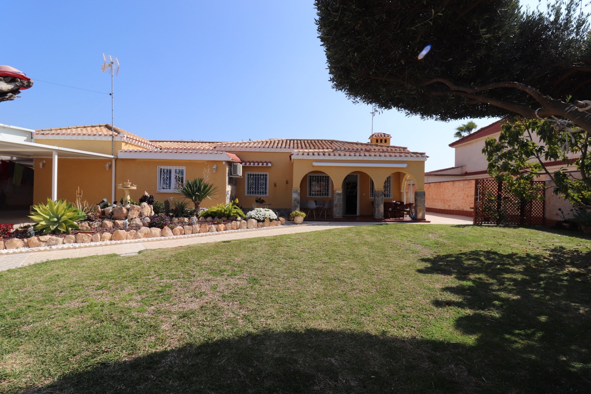 Resale - Villa - Torrevieja - Chaparral