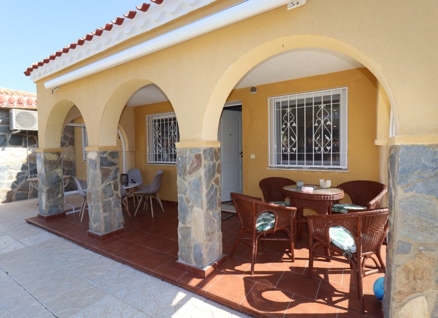 Resale - Villa - Torrevieja - Chaparral