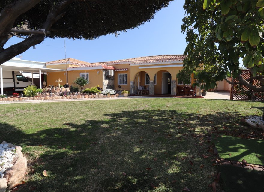 Resale - Villa - Torrevieja - Chaparral