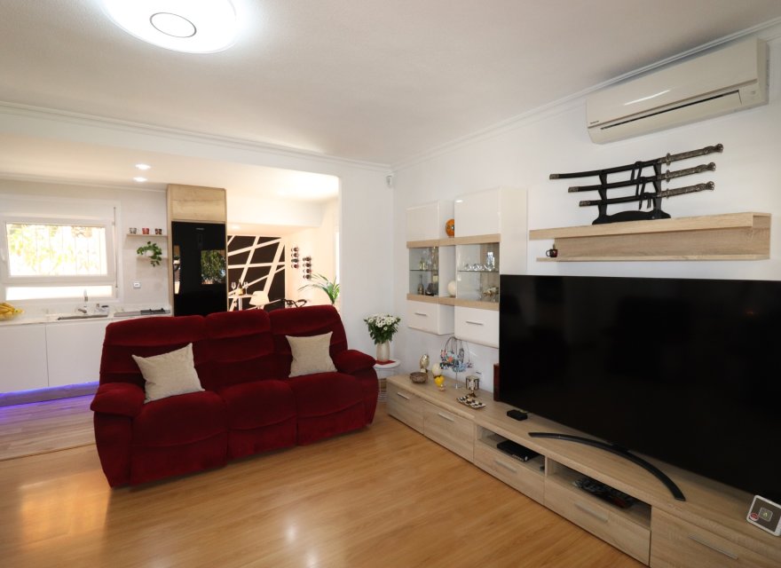 Resale - Villa - Torrevieja - Chaparral