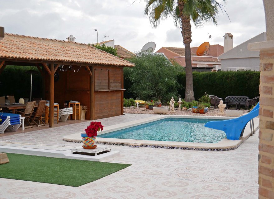 Resale - Villa - Torrevieja - El Chaparral