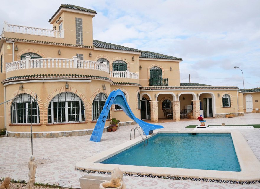 Resale - Villa - Torrevieja - El Chaparral