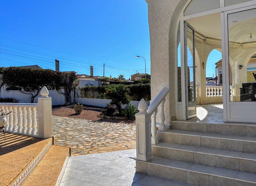 Resale - Villa - Torrevieja - El Chaparral