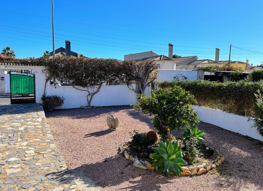 Resale - Villa - Torrevieja - El Chaparral