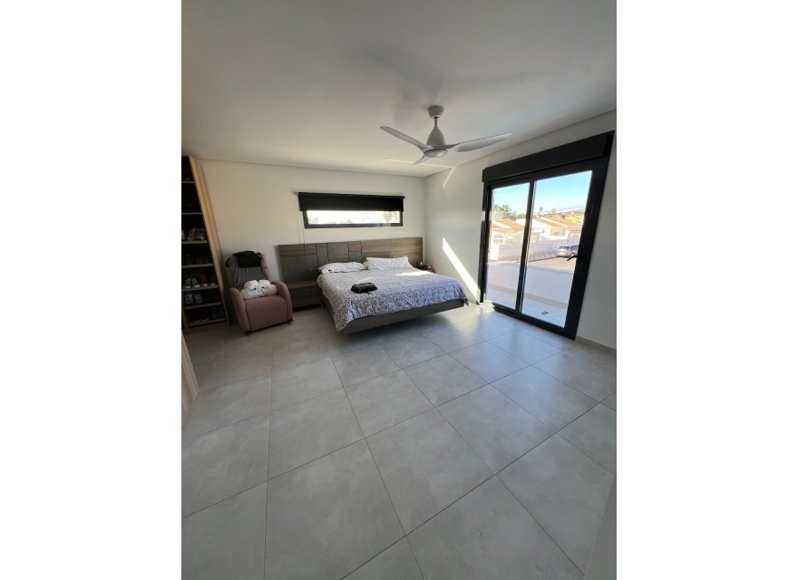 Resale - Villa - Torrevieja - El Chaparral