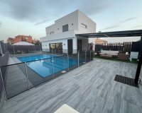 Resale - Villa - Torrevieja - El Chaparral