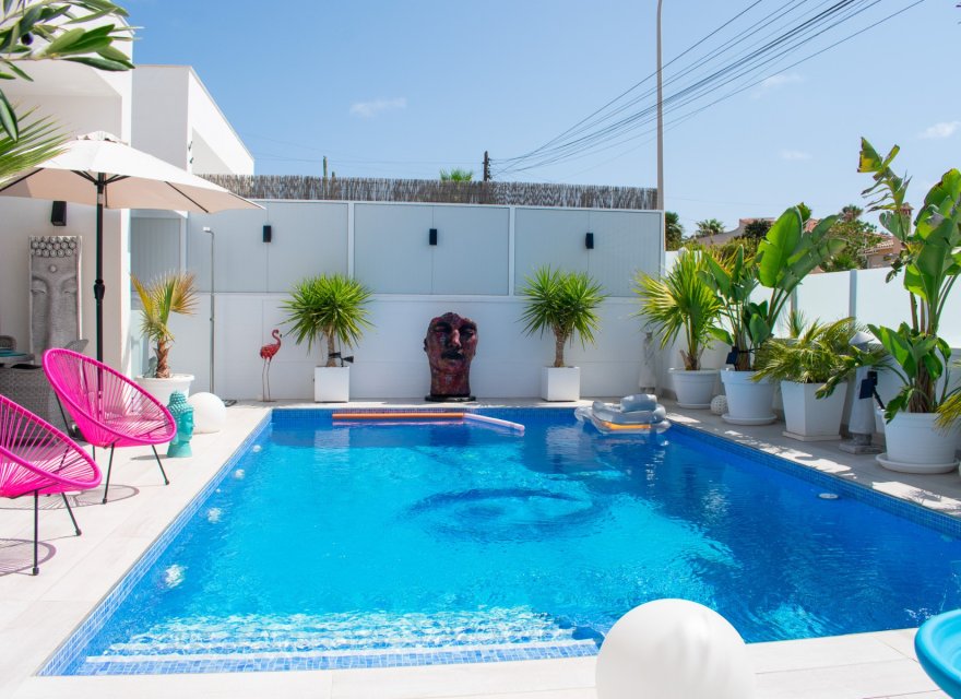 Resale - Villa - Torrevieja - El Chaparral