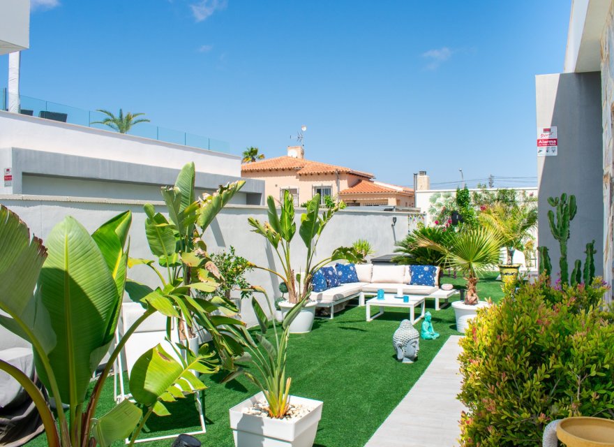 Resale - Villa - Torrevieja - El Chaparral