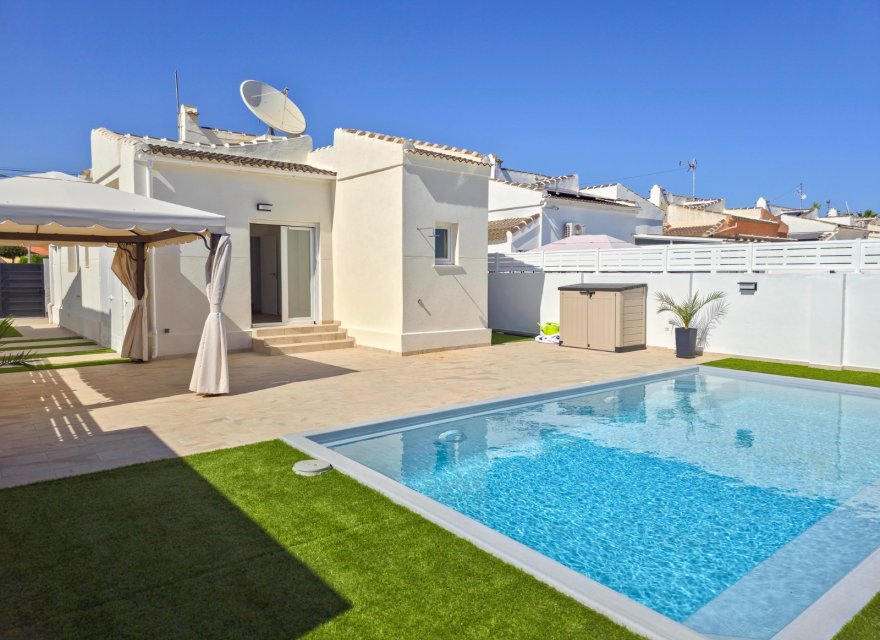 Resale - Villa - Torrevieja - La Siesta