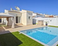 Resale - Villa - Torrevieja - La Siesta