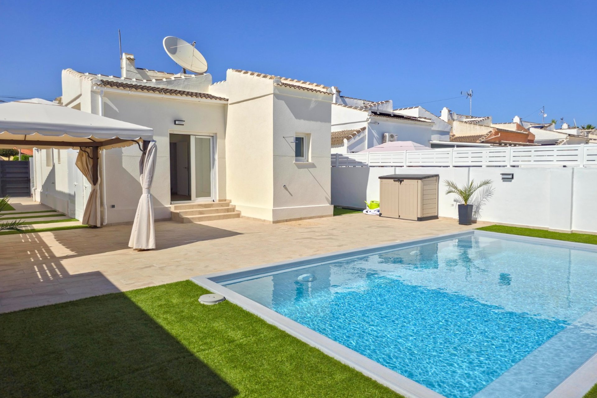 Resale - Villa - Torrevieja - La Siesta