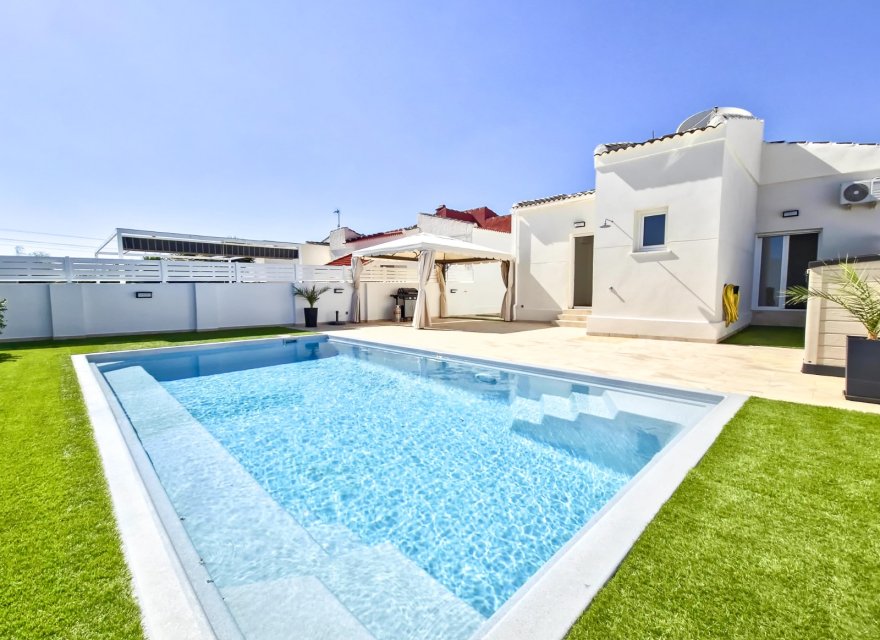 Resale - Villa - Torrevieja - La Siesta