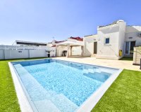 Resale - Villa - Torrevieja - La Siesta