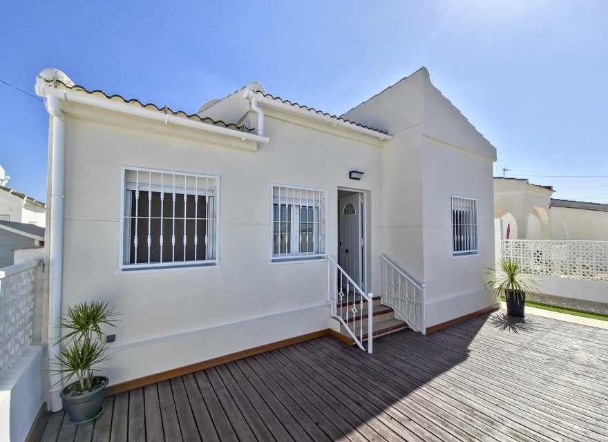 Resale - Villa - Torrevieja - La Siesta