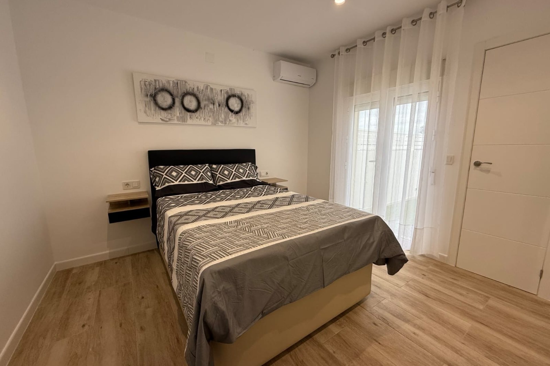 Resale - Villa - Torrevieja - La Siesta