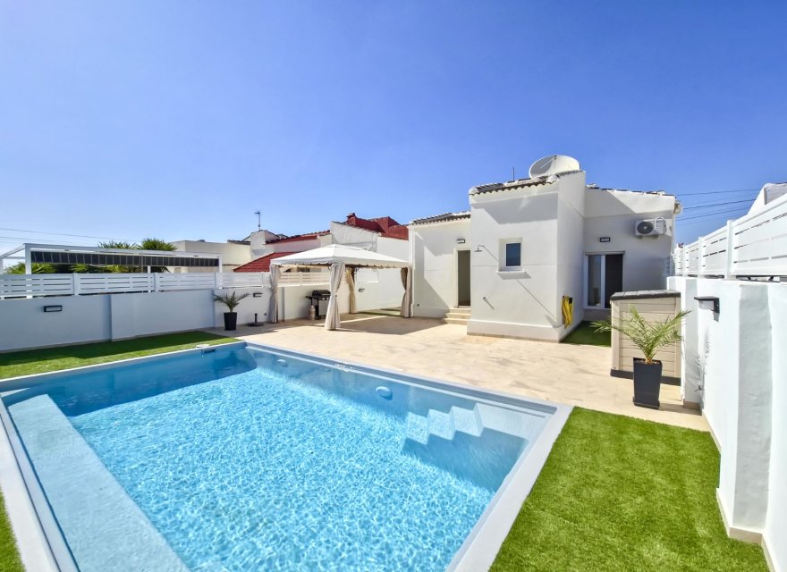 Resale - Villa - Torrevieja - La Siesta