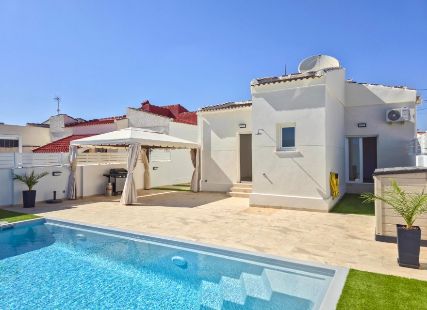 Resale - Villa - Torrevieja - La Siesta