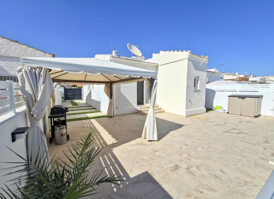 Resale - Villa - Torrevieja - La Siesta