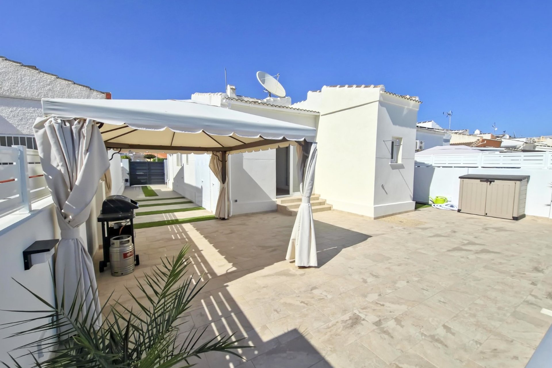 Resale - Villa - Torrevieja - La Siesta