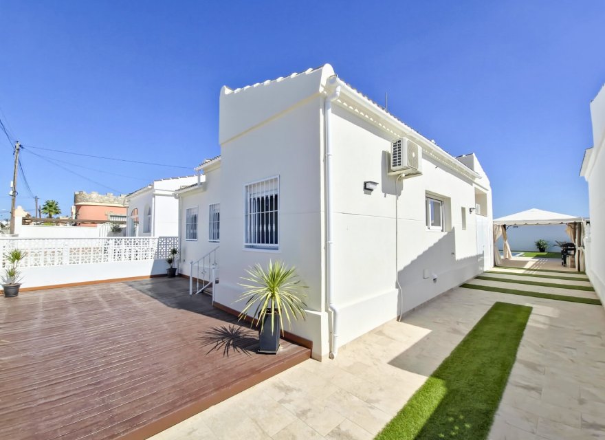 Resale - Villa - Torrevieja - La Siesta