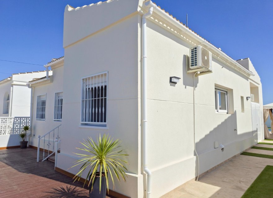 Resale - Villa - Torrevieja - La Siesta