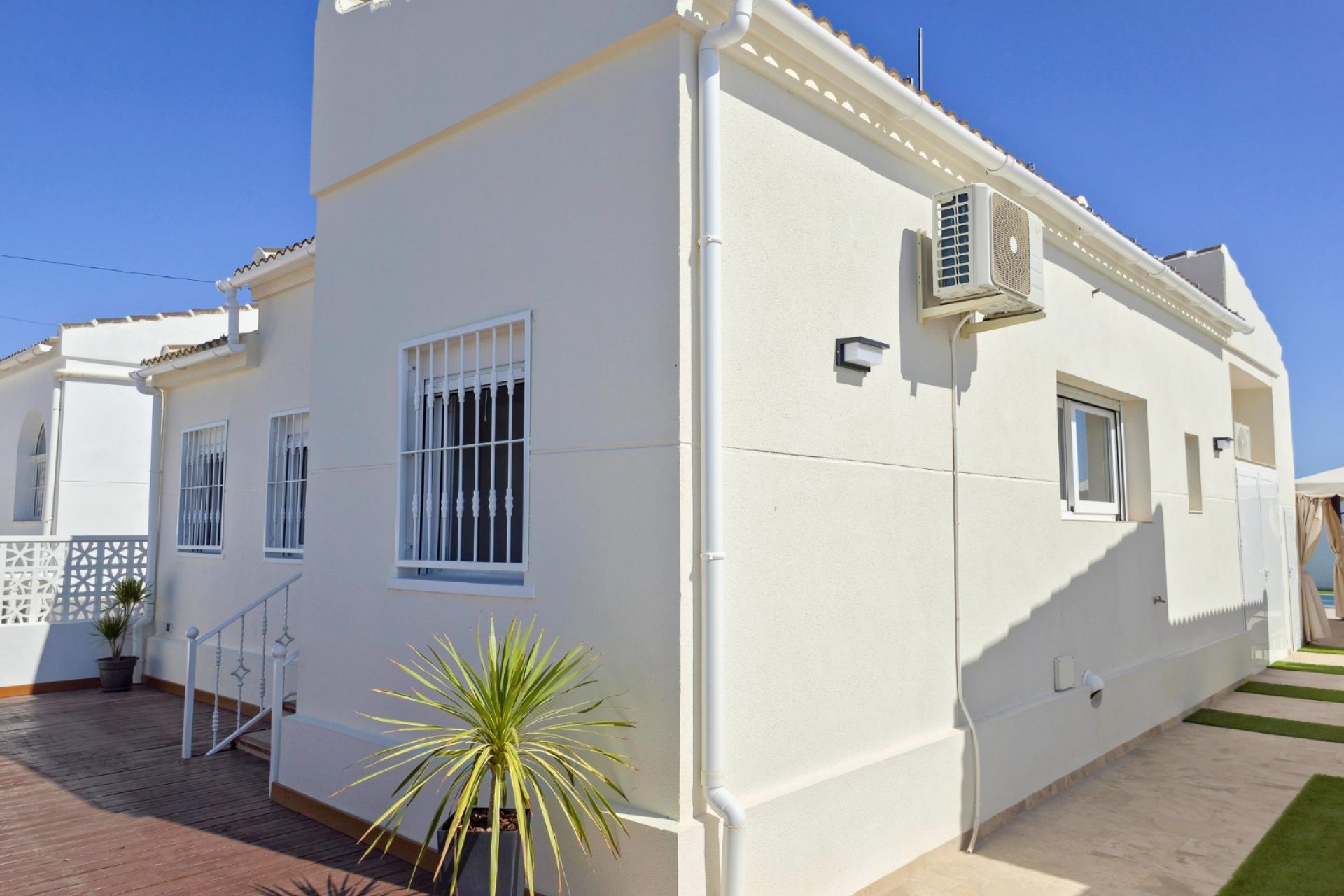 Resale - Villa - Torrevieja - La Siesta