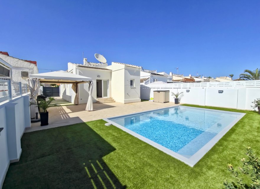 Resale - Villa - Torrevieja - La Siesta