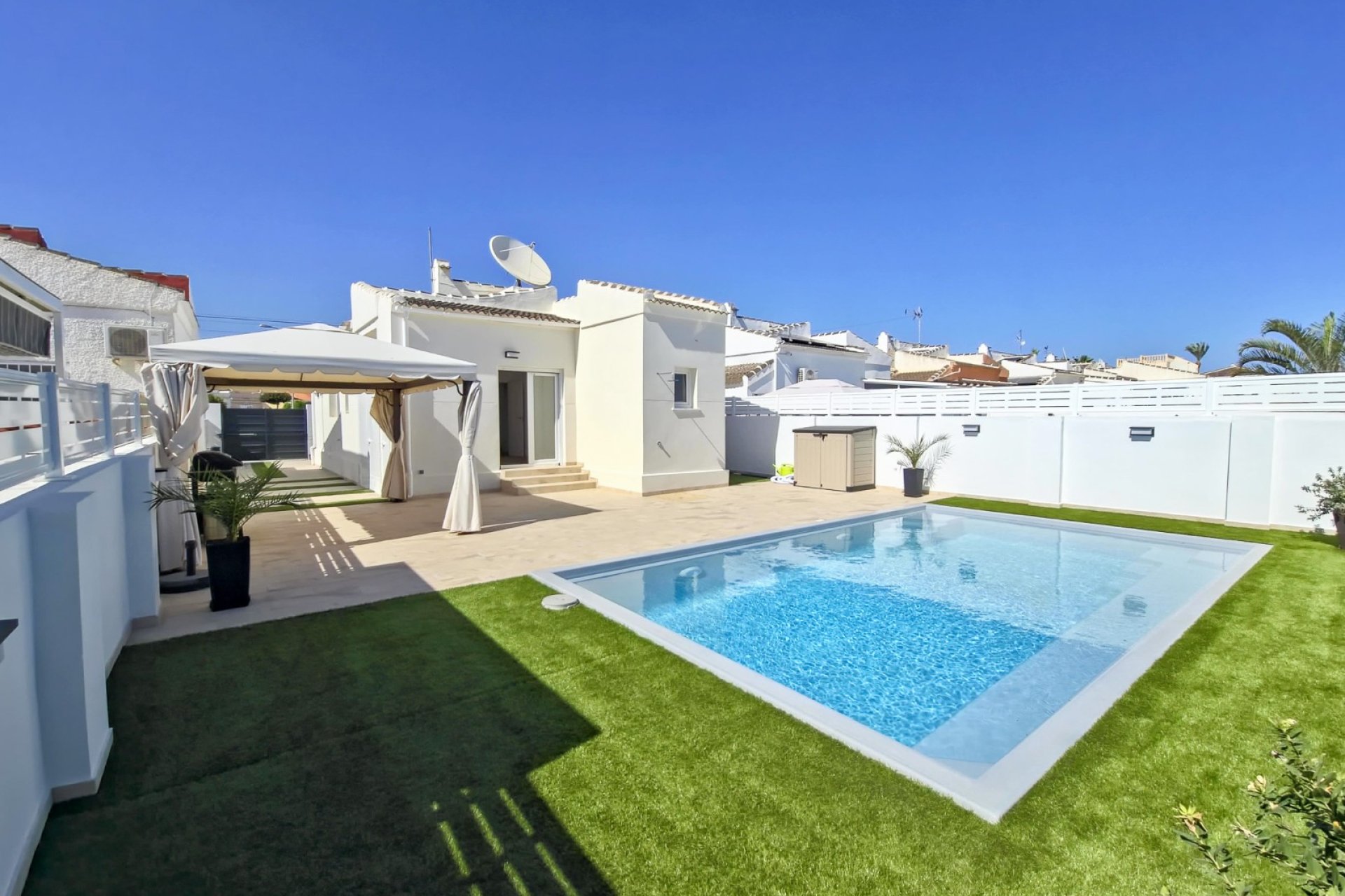 Resale - Villa - Torrevieja - La Siesta