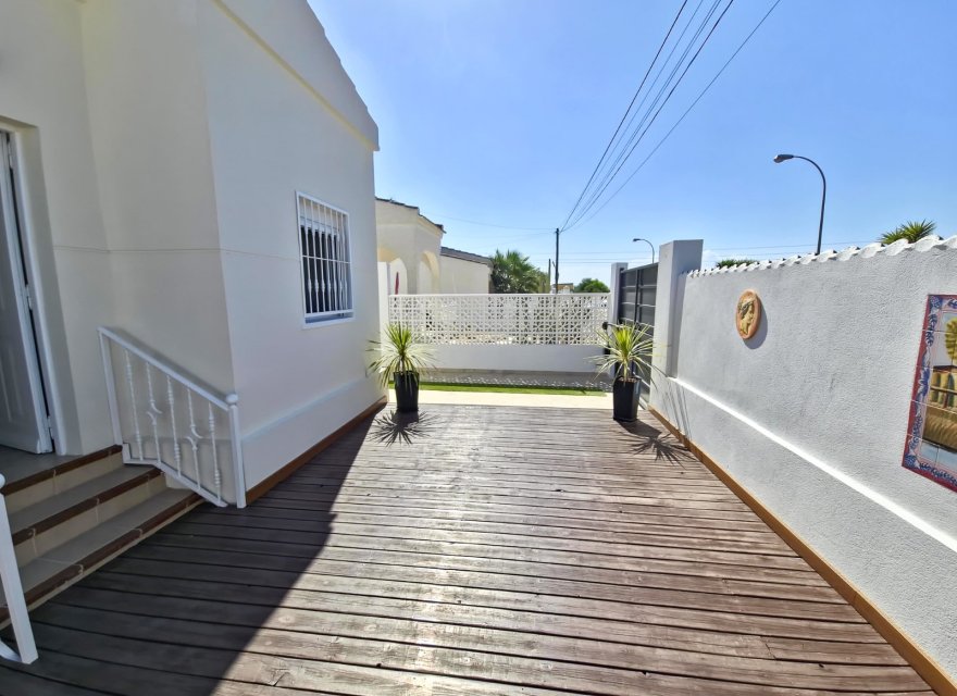 Resale - Villa - Torrevieja - La Siesta