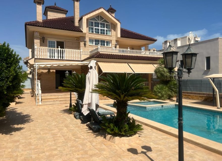 Resale - Villa - Torrevieja - La veleta