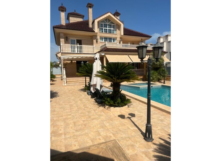 Resale - Villa - Torrevieja - La veleta