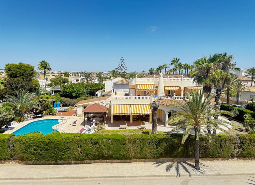 Resale - Villa - Torrevieja - Punta Prima