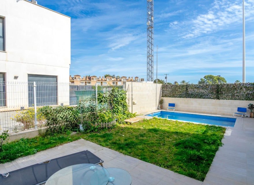 Resale - Villa - Torrevieja - Punta Prima