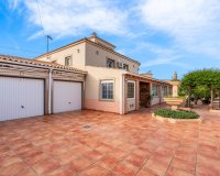 Resale - Villa - Torrevieja