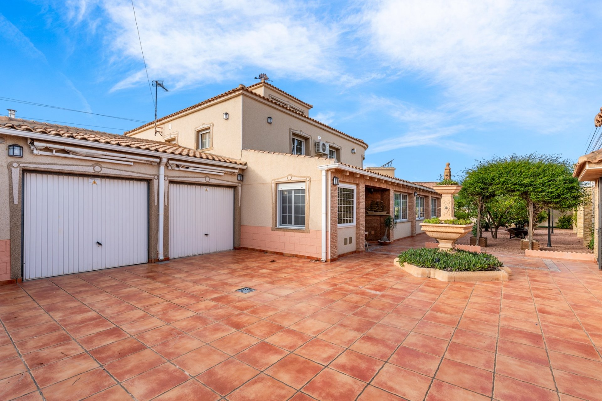 Resale - Villa - Torrevieja