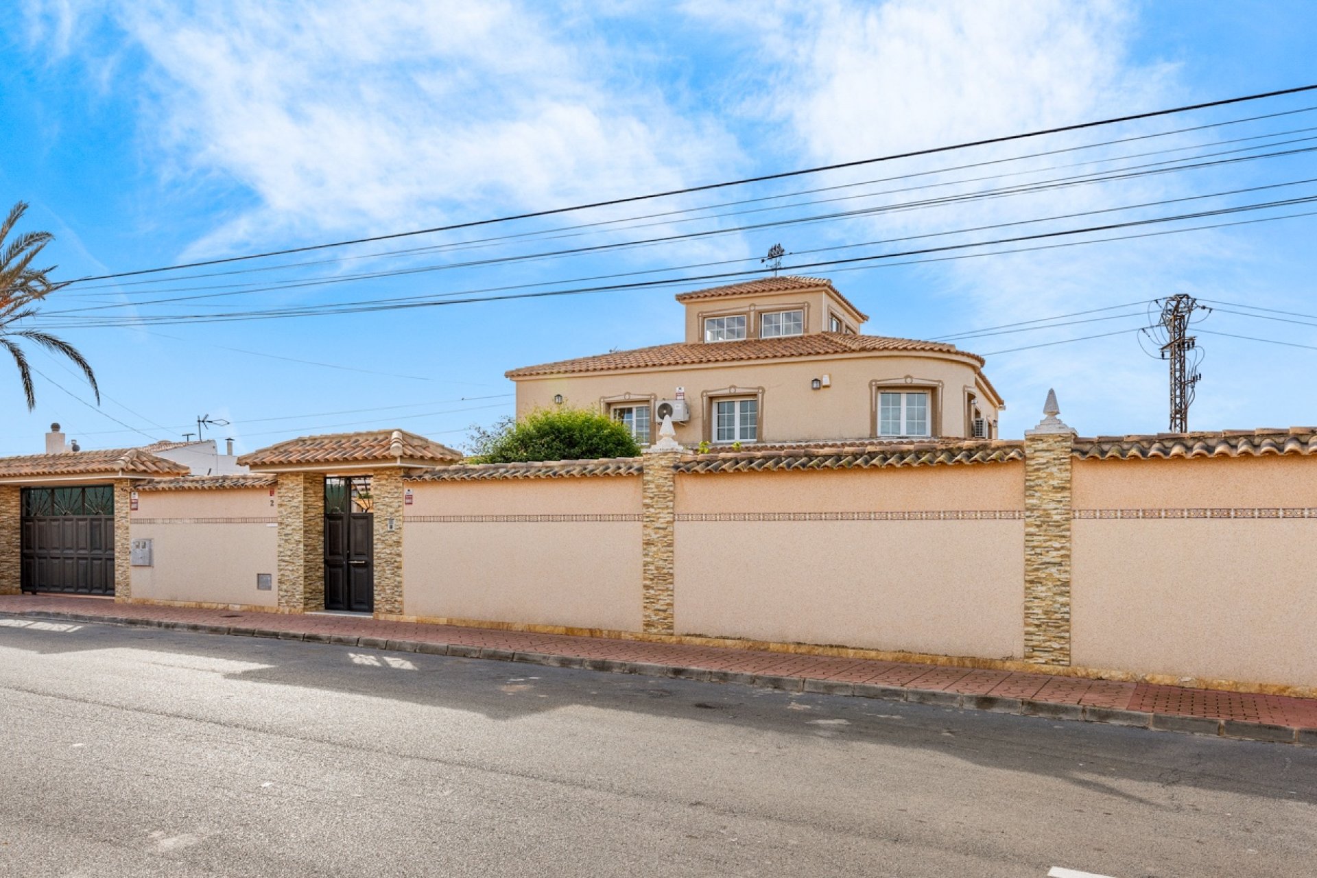 Resale - Villa - Torrevieja