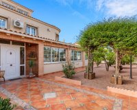 Resale - Villa - Torrevieja