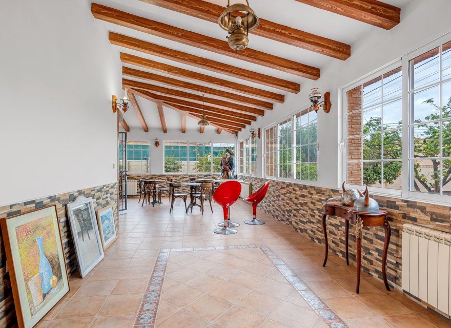 Resale - Villa - Torrevieja