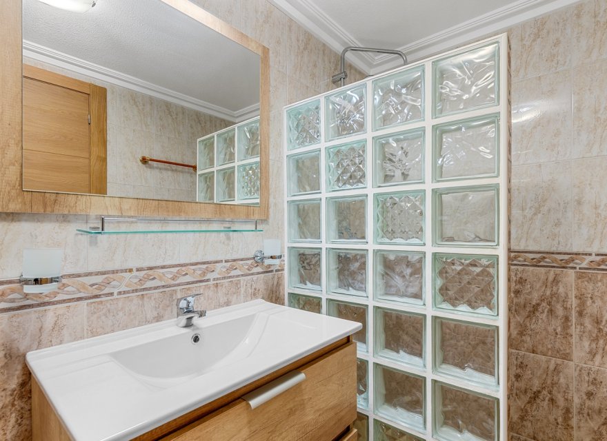 Resale - Villa - Torrevieja