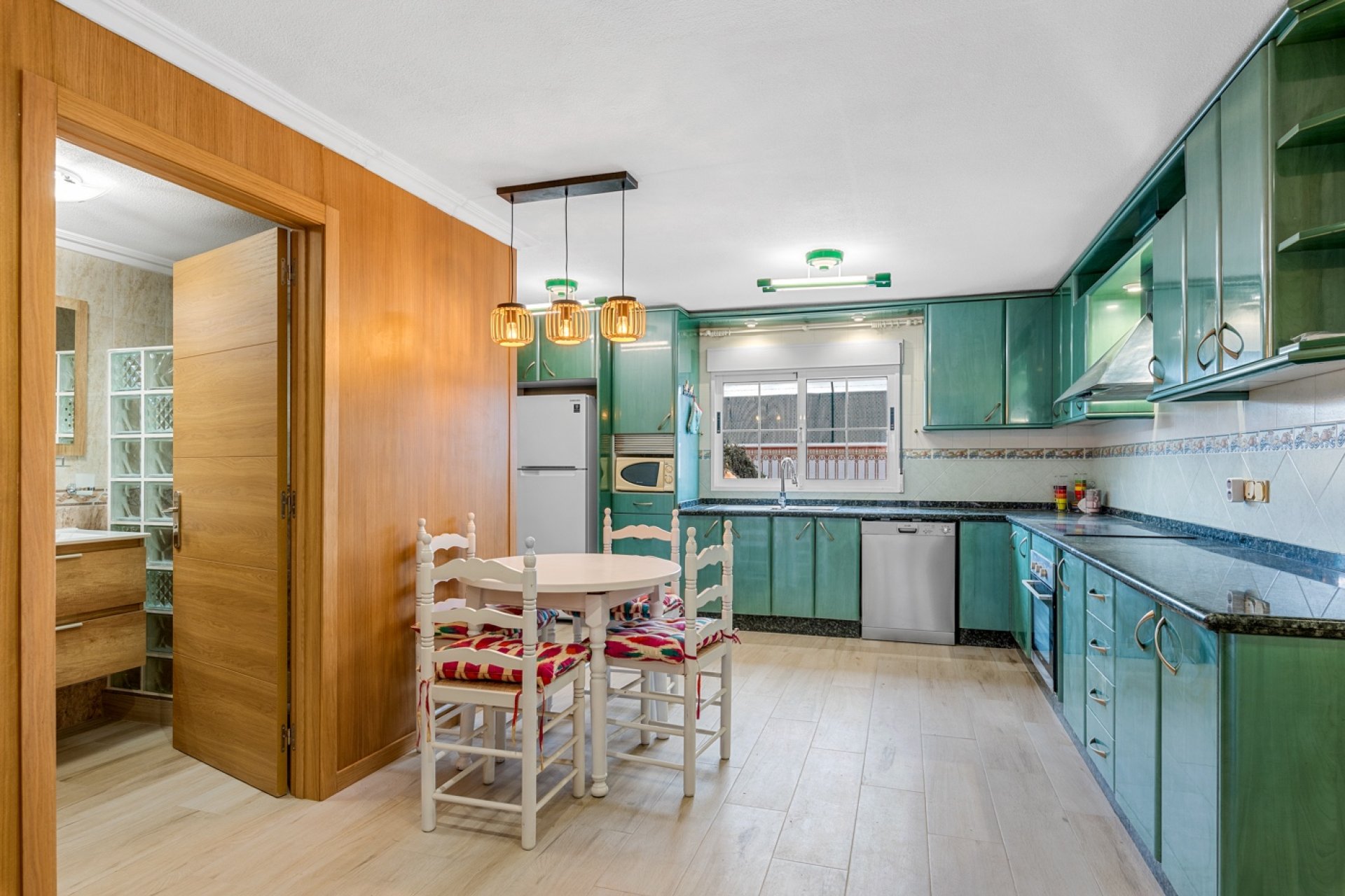 Resale - Villa - Torrevieja