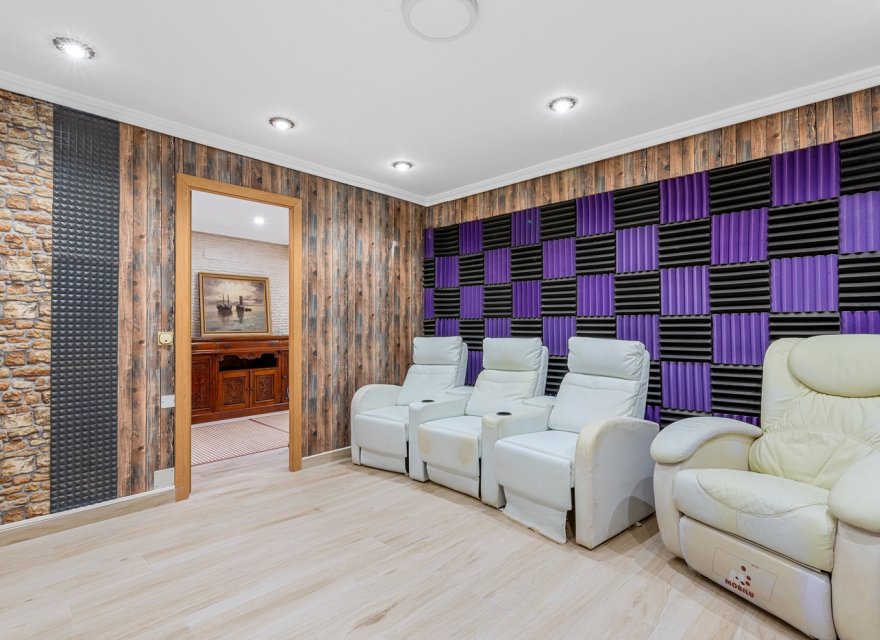 Resale - Villa - Torrevieja