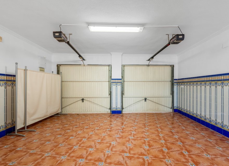 Resale - Villa - Torrevieja