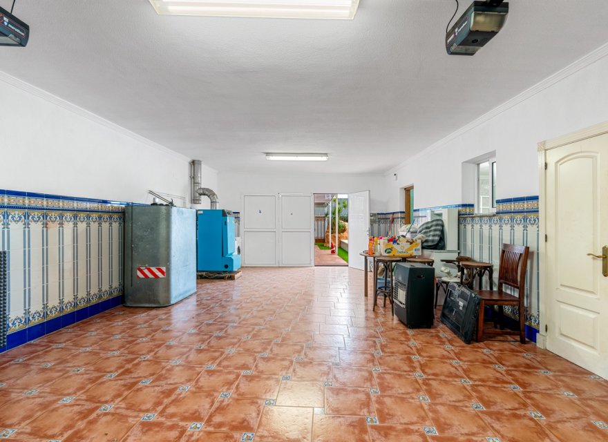 Resale - Villa - Torrevieja